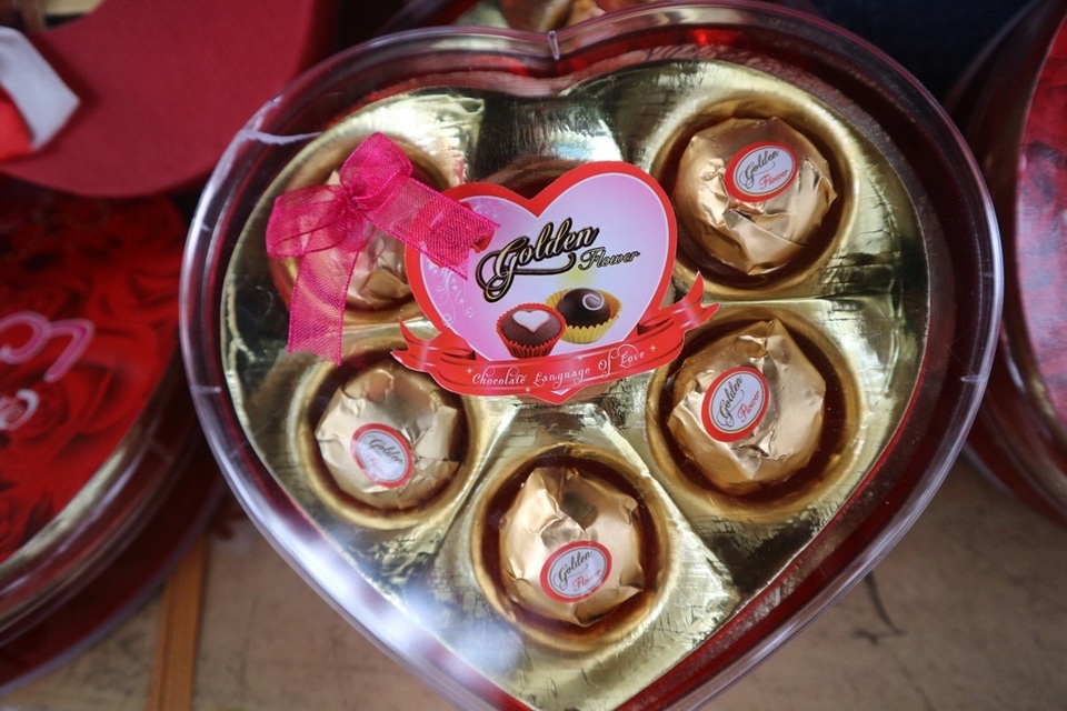 Đa dạng thị trường quà tặng Valentine nhưng sức mua khá yếu - 15 Đa dạng thị trường quà tặng Valentine nhưng sức mua khá yếu - 15