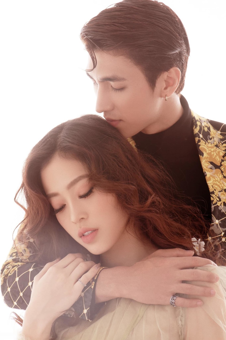 Á hậu Phương Nga “gây bão” khi công khai tình yêu với Bình An trong ngày Valentine - 1 Á hậu Phương Nga “gây bão” khi công khai tình yêu với Bình An trong ngày Valentine - 1