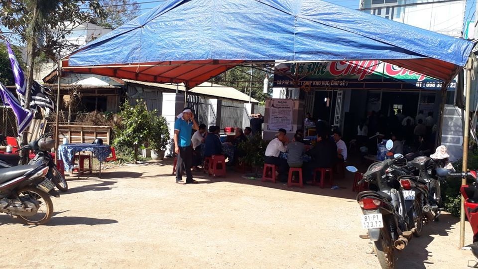 Nam thanh niên bị bắn chết trước cửa nhà: Mẫu thuẫn trên chiếu bài - 1 Nam thanh niên bị bắn chết trước cửa nhà: Mẫu thuẫn trên chiếu bài - 1