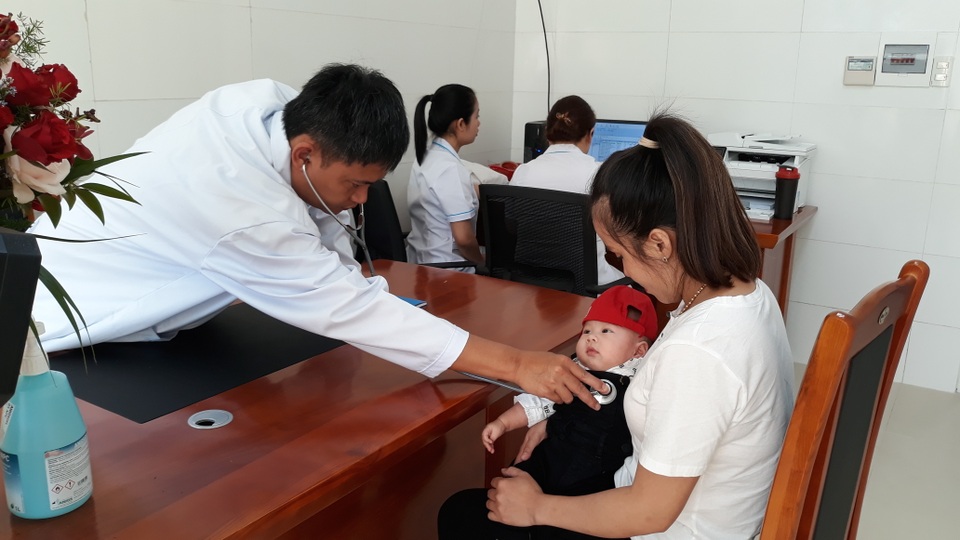benh nhan kham benh.jpg benh nhan kham benh.jpg
