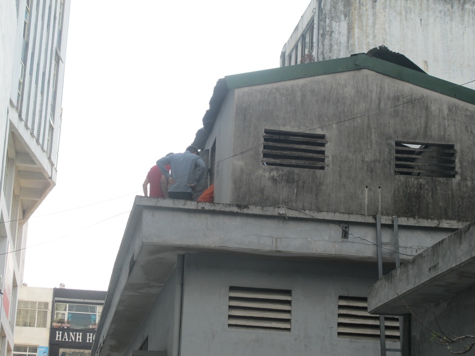 Cháy trạm biến áp, người dân hoảng sợ bỏ chạy - 8 Cháy trạm biến áp, người dân hoảng sợ bỏ chạy - 8