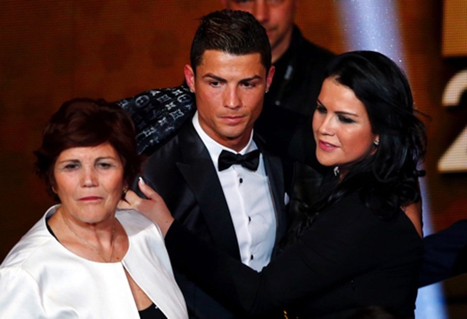 Chị gái xinh đẹp của C.Ronaldo bất ngờ khoe tin bầu bí - 3 Chị gái xinh đẹp của C.Ronaldo bất ngờ khoe tin bầu bí - 3