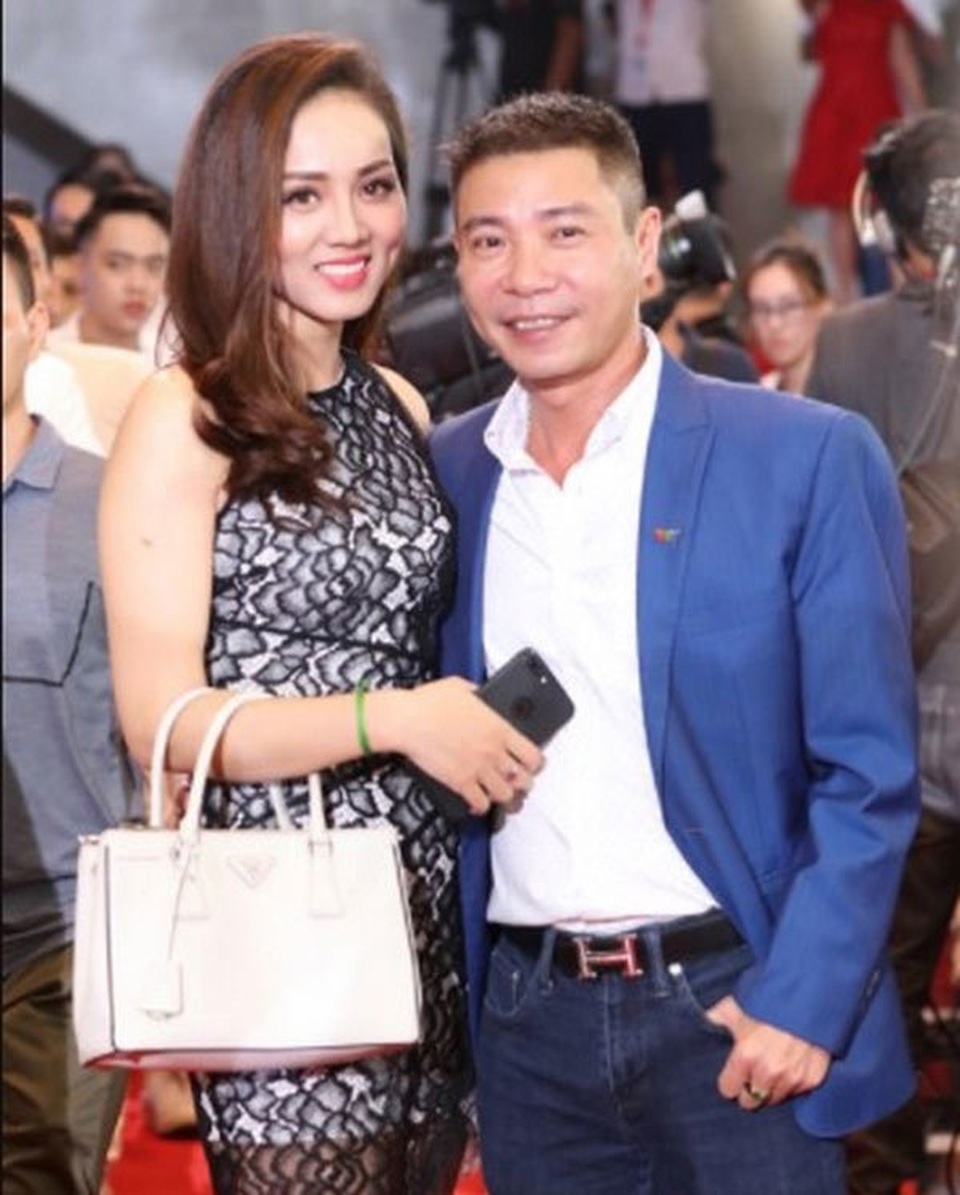 Tặng quà Valentine đắt đỏ cho Công Lý, bạn gái bị Á hậu Thuỵ Vân “mắng”... dại trai - 2 Tặng quà Valentine đắt đỏ cho Công Lý, bạn gái bị Á hậu Thuỵ Vân “mắng”... dại trai - 2