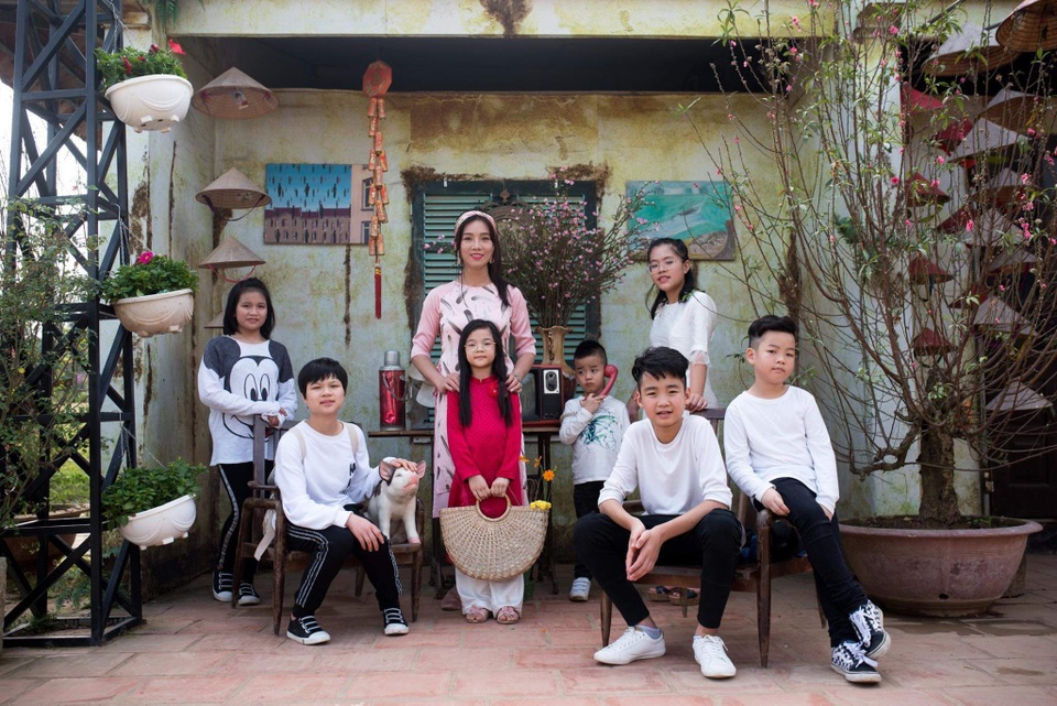 Cựu người mẫu Sao Xa khoe gia đình viên mãn trong ngày đầu năm - 1 Cựu người mẫu Sao Xa khoe gia đình viên mãn trong ngày đầu năm - 1