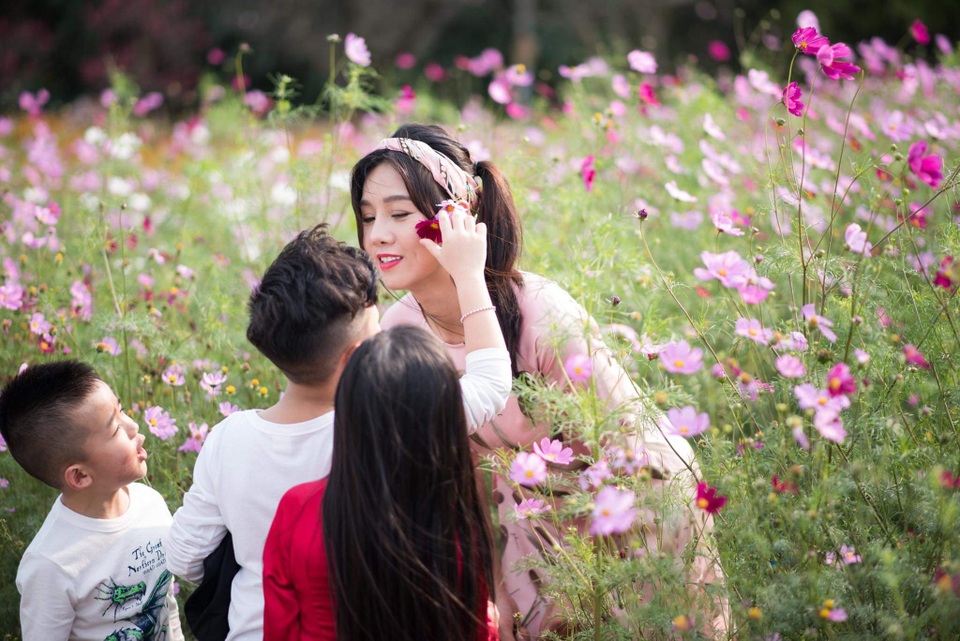 Cựu người mẫu Sao Xa khoe gia đình viên mãn trong ngày đầu năm - 7 Cựu người mẫu Sao Xa khoe gia đình viên mãn trong ngày đầu năm - 7