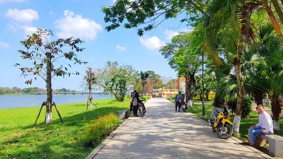 Ngắm Huế đẹp lạ lẫm trên những con đường đi bộ ven sông Hương - 14 Ngắm Huế đẹp lạ lẫm trên những con đường đi bộ ven sông Hương - 14