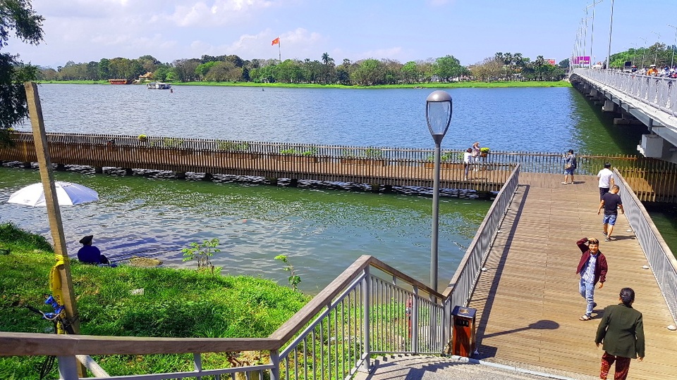 Ngắm Huế đẹp lạ lẫm trên những con đường đi bộ ven sông Hương - 25 Ngắm Huế đẹp lạ lẫm trên những con đường đi bộ ven sông Hương - 25