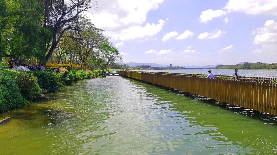 Ngắm Huế đẹp lạ lẫm trên những con đường đi bộ ven sông Hương - 26 Ngắm Huế đẹp lạ lẫm trên những con đường đi bộ ven sông Hương - 26