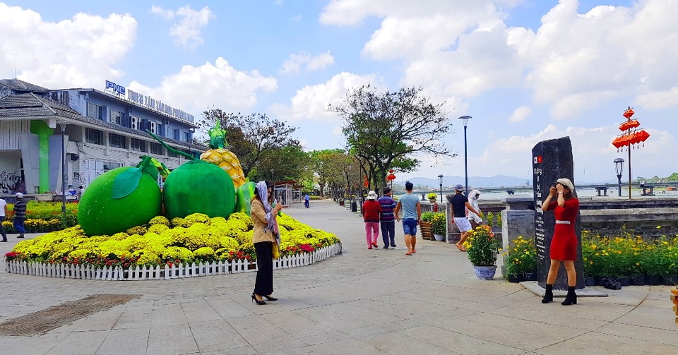 Ngắm Huế đẹp lạ lẫm trên những con đường đi bộ ven sông Hương - 5 Ngắm Huế đẹp lạ lẫm trên những con đường đi bộ ven sông Hương - 5