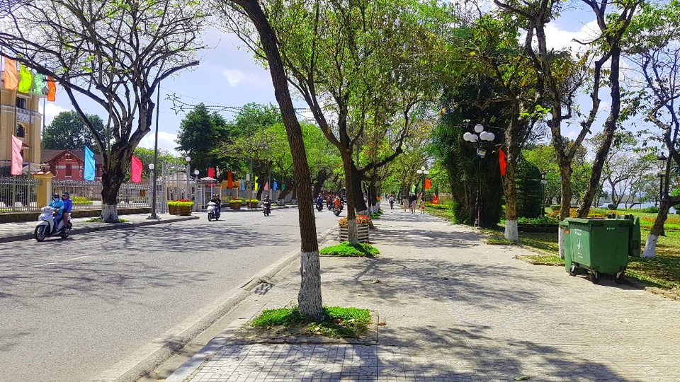Ngắm Huế đẹp lạ lẫm trên những con đường đi bộ ven sông Hương - 21 Ngắm Huế đẹp lạ lẫm trên những con đường đi bộ ven sông Hương - 21