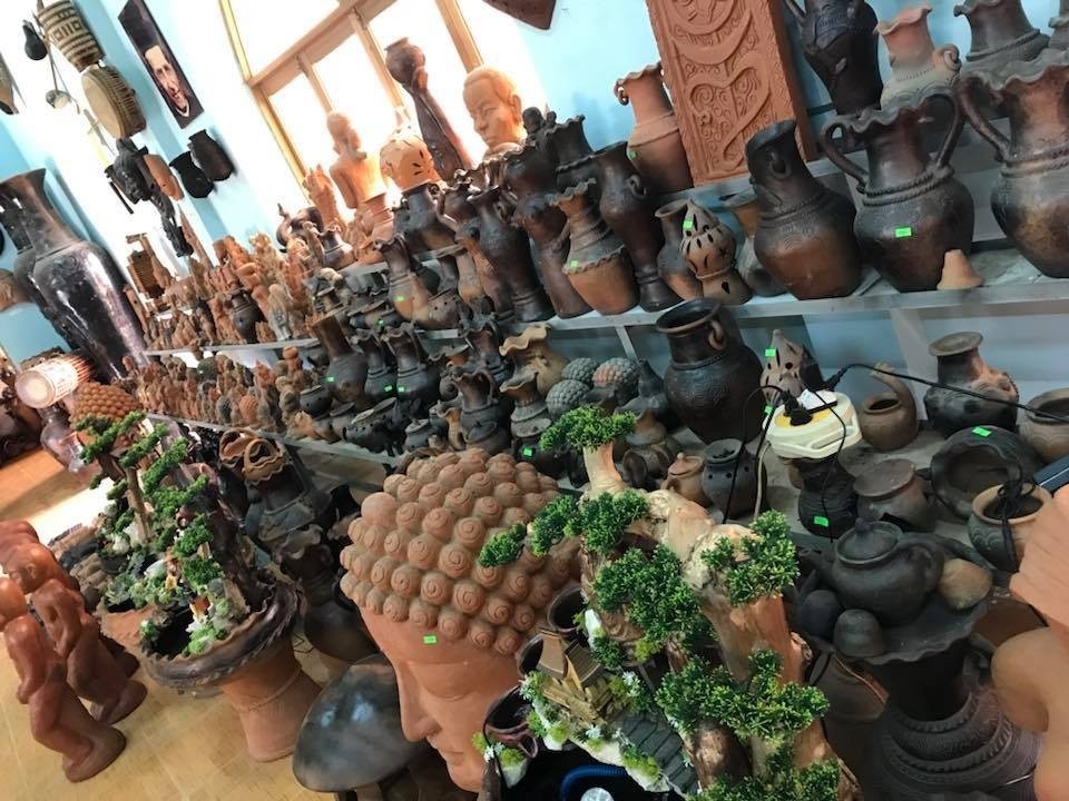 Làng gốm Bàu Trúc vắng khách du xuân, nghệ nhân cố giữ nghề truyền thống - 1