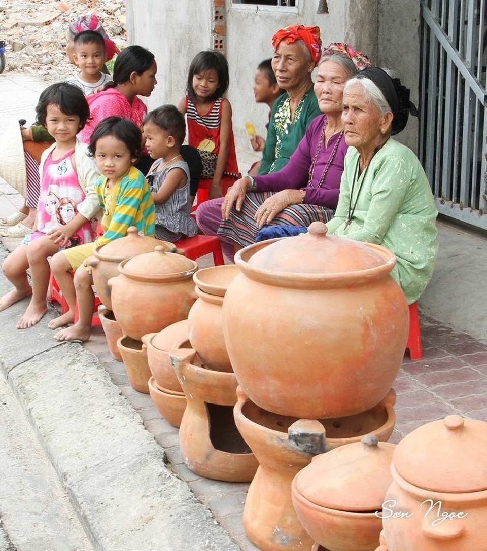 Làng gốm Bàu Trúc vắng khách du xuân, nghệ nhân cố giữ nghề truyền thống - 6