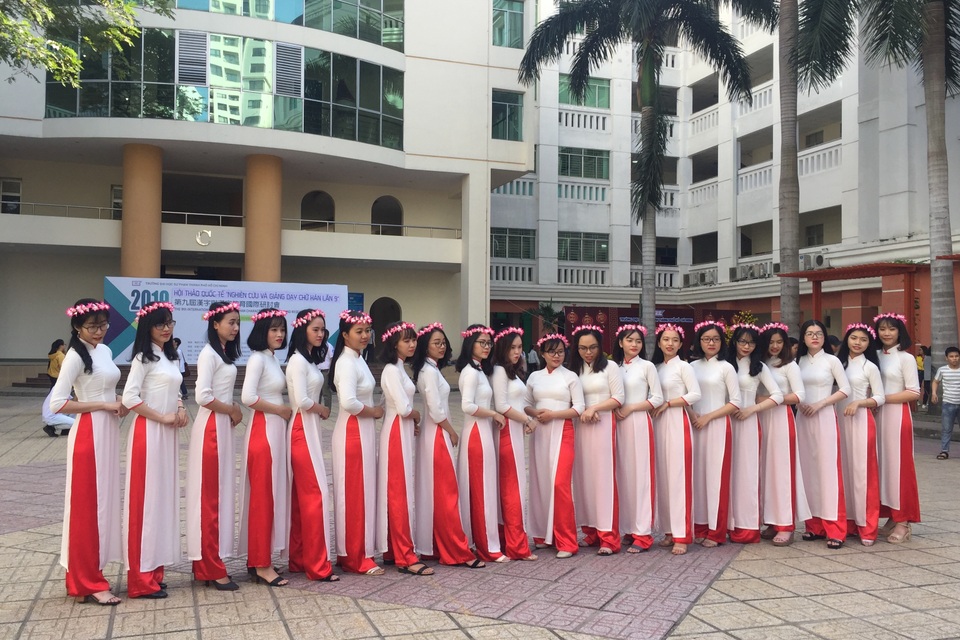 sinh viên trường đh sư phạm tphcm.JPG sinh viên trường đh sư phạm tphcm.JPG