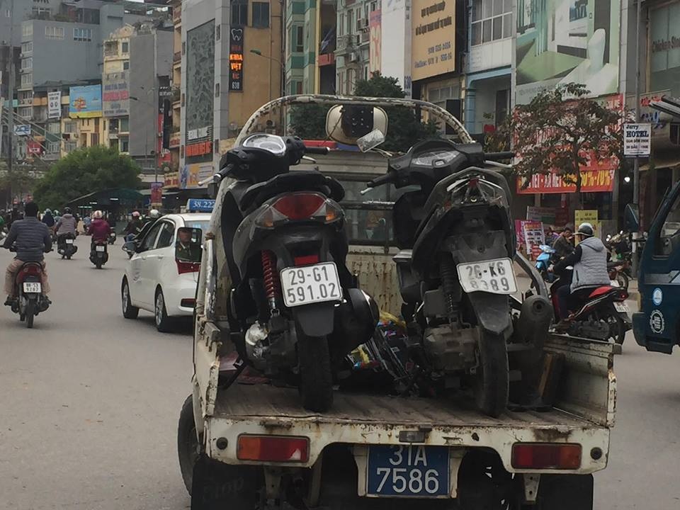 Hà Nội: Xe Mazda gây tai nạn liên hoàn, 3 người bị thương - 7 Hà Nội: Xe Mazda gây tai nạn liên hoàn, 3 người bị thương - 7