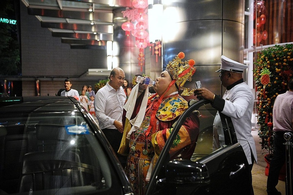 Thần Tài “đắt sô” trong ngày năm mới - 4