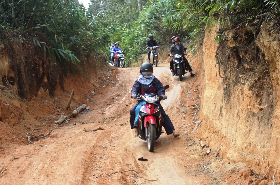 Đầu xuân chông chênh cõng chữ lên đỉnh Byầu - 1