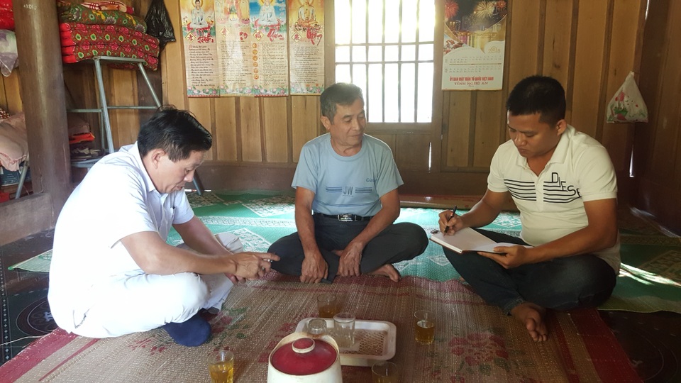 Người uy tín trong đồng bào dân tộc ở Nghệ An: Hãy đi từ cái nhỏ nhất! - 1 Người uy tín trong đồng bào dân tộc ở Nghệ An: Hãy đi từ cái nhỏ nhất! - 1