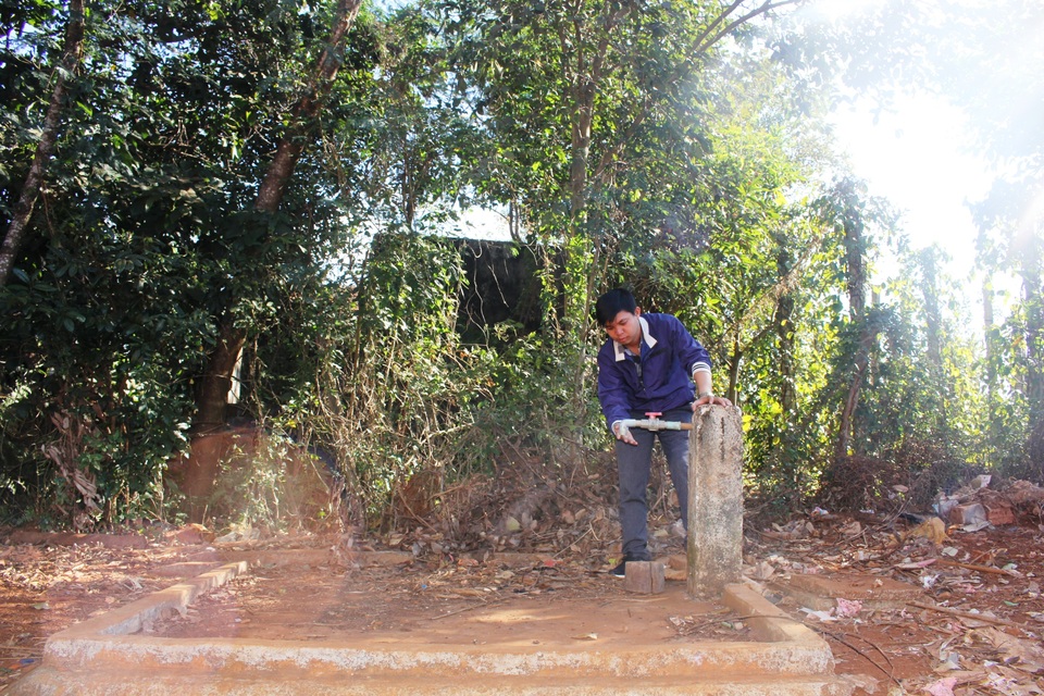 Công trình nước sạch hàng trăm triệu đồng nhanh chóng bị bỏ hoang tại Gia Lai! - 2 Công trình nước sạch hàng trăm triệu đồng nhanh chóng bị bỏ hoang tại Gia Lai! - 2