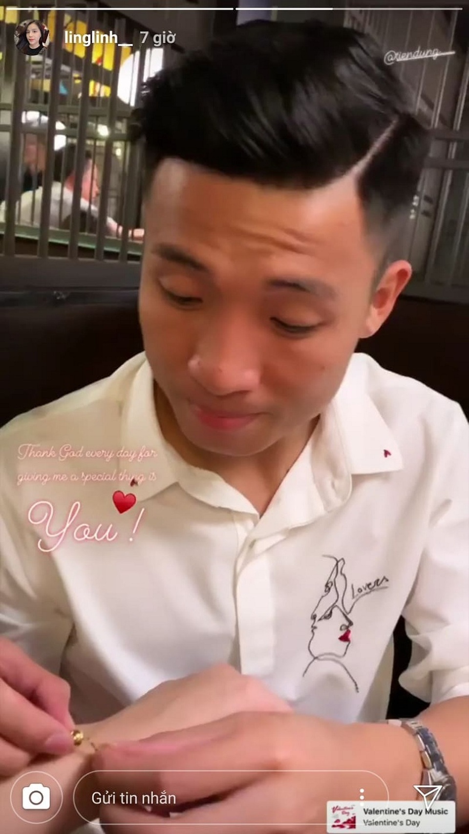 Dàn bạn gái tuyển U23 Việt Nam hào hứng khoe quà được tặng ngày Valentine - 2 Dàn bạn gái tuyển U23 Việt Nam hào hứng khoe quà được tặng ngày Valentine - 2