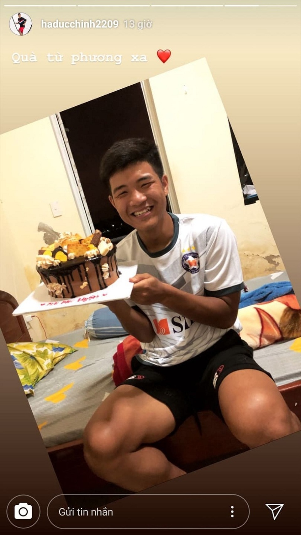 Dàn bạn gái tuyển U23 Việt Nam hào hứng khoe quà được tặng ngày Valentine - 8 Dàn bạn gái tuyển U23 Việt Nam hào hứng khoe quà được tặng ngày Valentine - 8