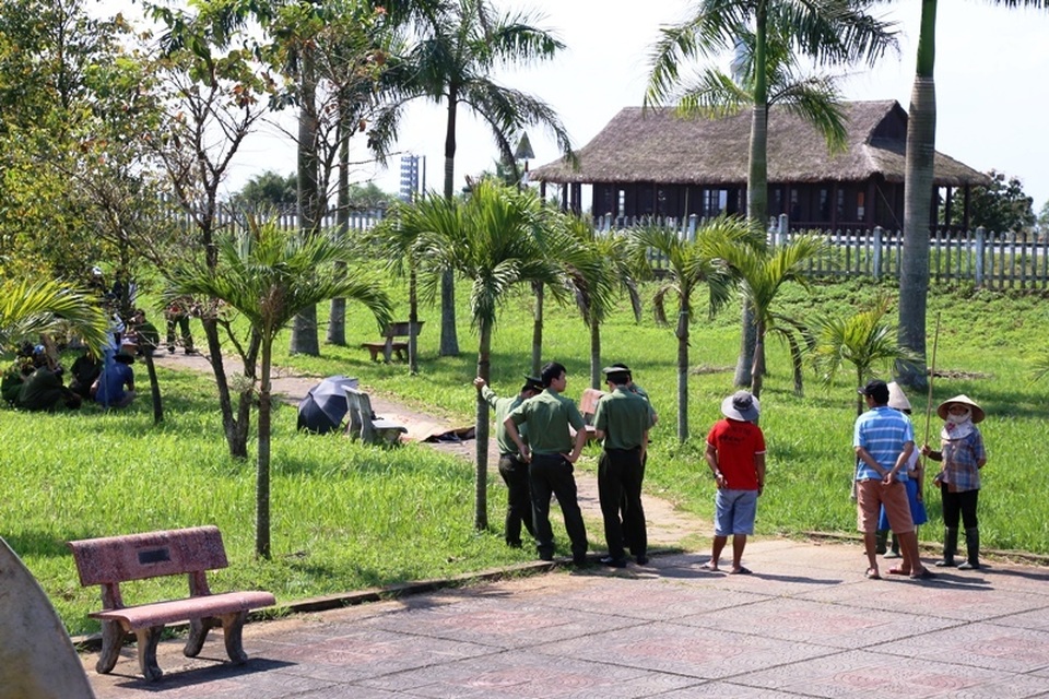 Du khách nước ngoài tử vong khi đang thăm di tích Hiền Lương - 1 Du khách nước ngoài tử vong khi đang thăm di tích Hiền Lương - 1
