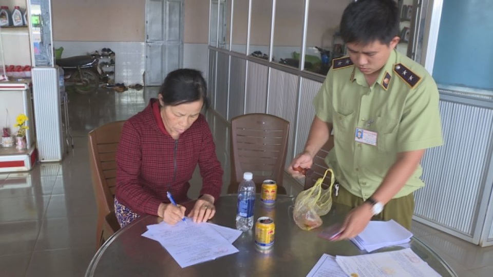 Một doanh nghiệp bị phạt hơn 150 triệu đồng vì kinh doanh xăng dầu kém chất lượng - 1 Một doanh nghiệp bị phạt hơn 150 triệu đồng vì kinh doanh xăng dầu kém chất lượng - 1