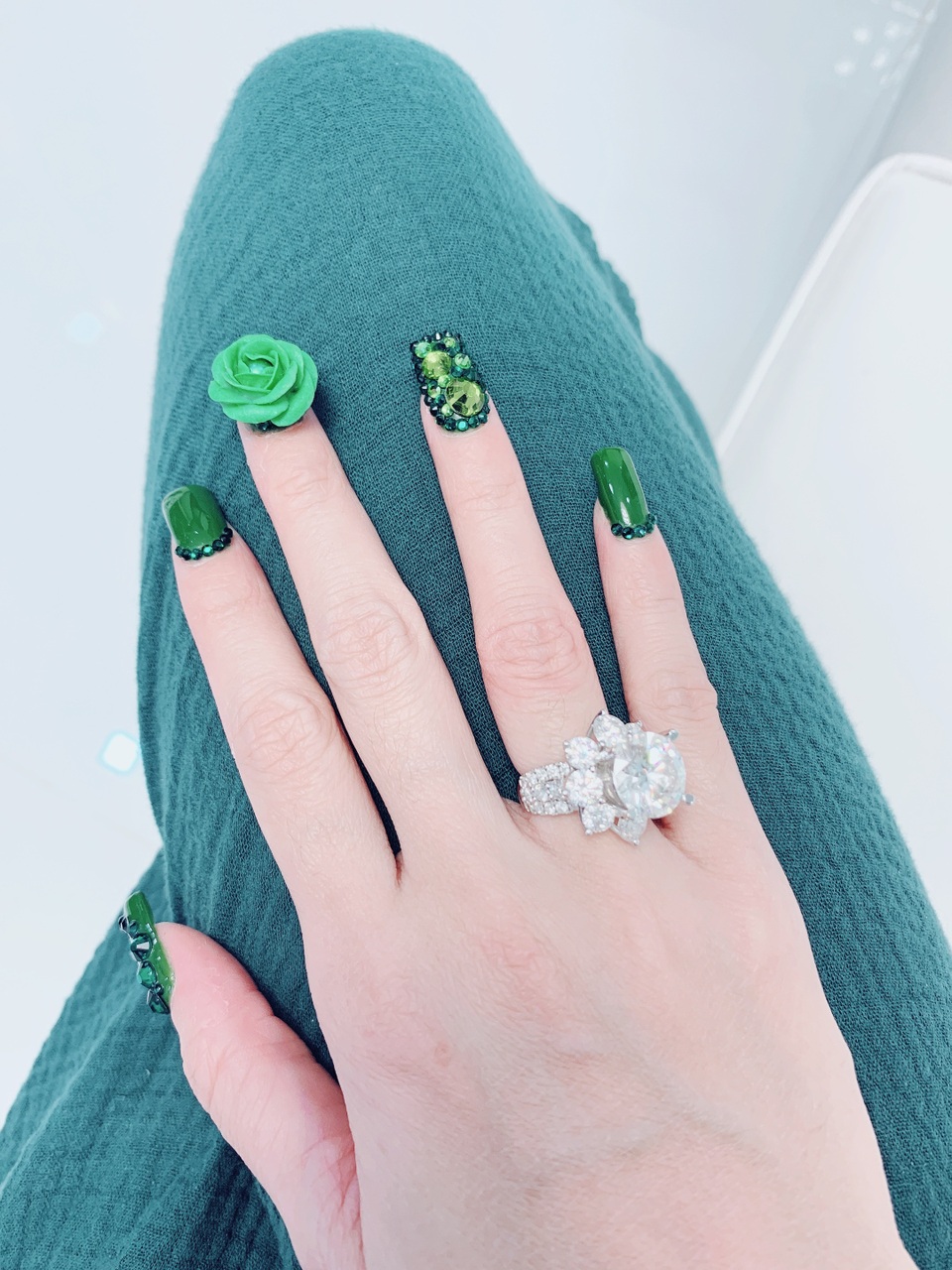 Hoa hậu Việt “trách” bạn trai đại gia tặng quà Valentine “khủng” gắn hoá đơn tùm lum - 3 Hoa hậu Việt “trách” bạn trai đại gia tặng quà Valentine “khủng” gắn hoá đơn tùm lum - 3
