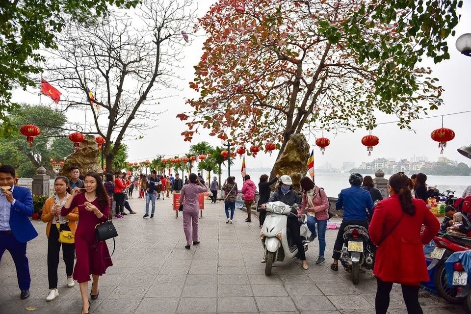 Cảnh mua bán tấp nập “rùa độc” làm lễ phóng sinh ngay trước cửa chùa - 17 Cảnh mua bán tấp nập “rùa độc” làm lễ phóng sinh ngay trước cửa chùa - 17