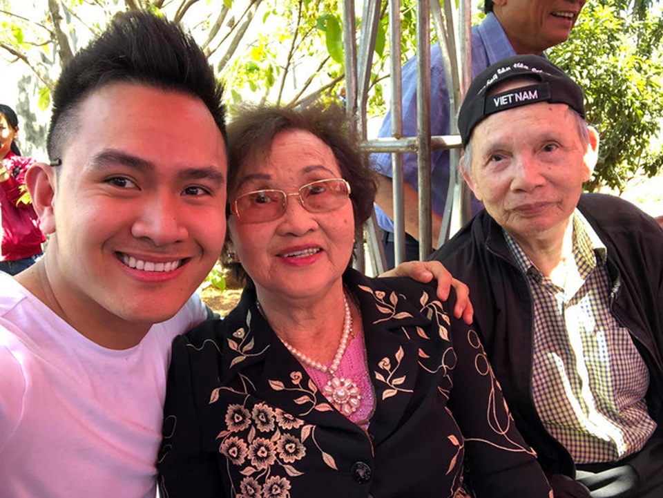 ba me hoai linh .jpg ba me hoai linh .jpg