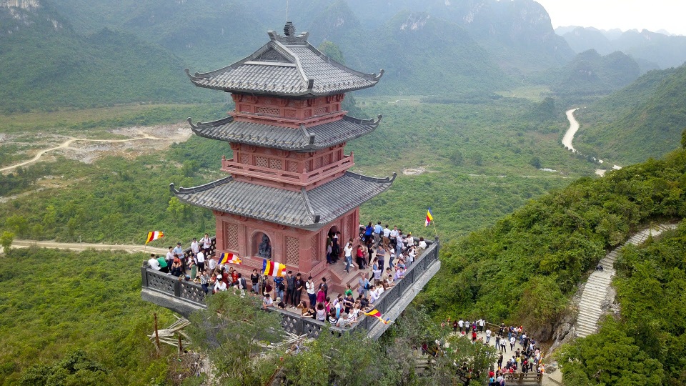 Hàng nghìn người đổ về dự lễ khai hội xuân ở ngôi chùa lớn nhất thế giới - 12 Hàng nghìn người đổ về dự lễ khai hội xuân ở ngôi chùa lớn nhất thế giới - 12