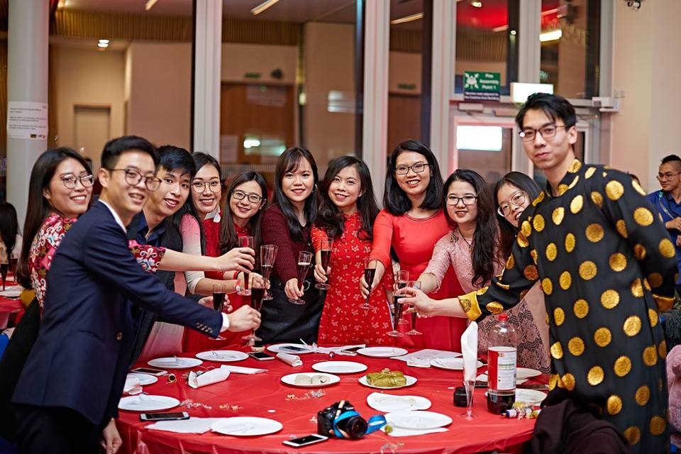 Tết sum vầy của du học sinh Việt tại xứ sở sương mù - 1 Tết sum vầy của du học sinh Việt tại xứ sở sương mù - 1