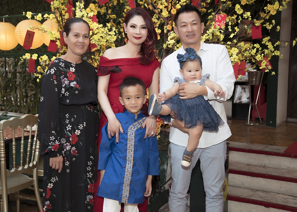Thanh Thảo: “Sinh con khi lớn tuổi lo lắng như chết đi sống lại” - 6 Thanh Thảo: “Sinh con khi lớn tuổi lo lắng như chết đi sống lại” - 6