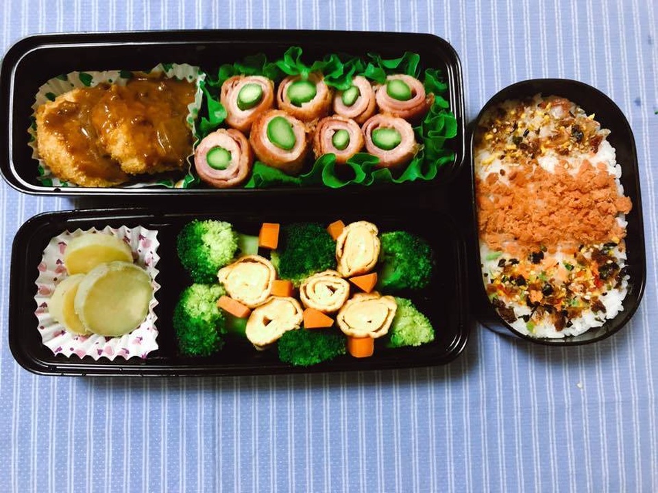 Phát sốt” với những hộp cơm bắt mắt vợ Việt chuẩn bị cho chồng đi làm - 11 Phát sốt” với những hộp cơm bắt mắt vợ Việt chuẩn bị cho chồng đi làm - 11