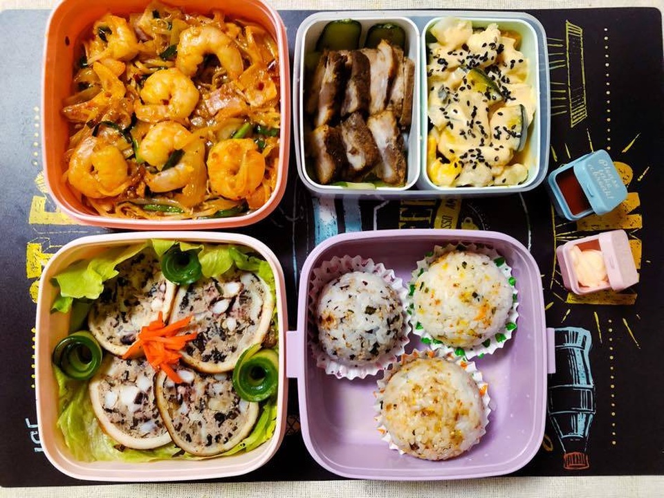 Phát sốt” với những hộp cơm bắt mắt vợ Việt chuẩn bị cho chồng đi làm - 13 Phát sốt” với những hộp cơm bắt mắt vợ Việt chuẩn bị cho chồng đi làm - 13