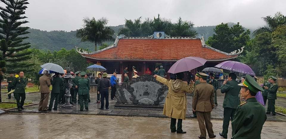 Giọt nước mắt tưởng nhớ đồng đội trên đỉnh Pò Hèn - 4 Giọt nước mắt tưởng nhớ đồng đội trên đỉnh Pò Hèn - 4