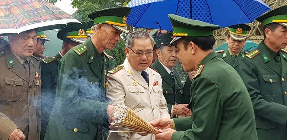 Giọt nước mắt tưởng nhớ đồng đội trên đỉnh Pò Hèn - 15 Giọt nước mắt tưởng nhớ đồng đội trên đỉnh Pò Hèn - 15