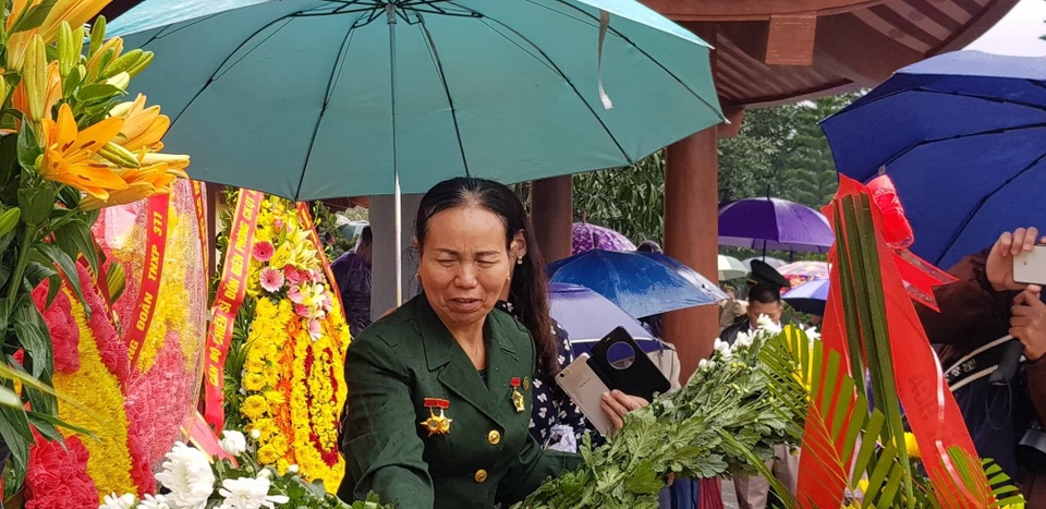 Giọt nước mắt tưởng nhớ đồng đội trên đỉnh Pò Hèn - 2 Giọt nước mắt tưởng nhớ đồng đội trên đỉnh Pò Hèn - 2