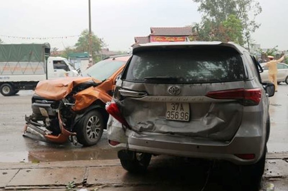 Nguyên nhân ban đầu vụ tai nạn liên hoàn giữa 7 xe trên quốc lộ 1A - 2 Nguyên nhân ban đầu vụ tai nạn liên hoàn giữa 7 xe trên quốc lộ 1A - 2