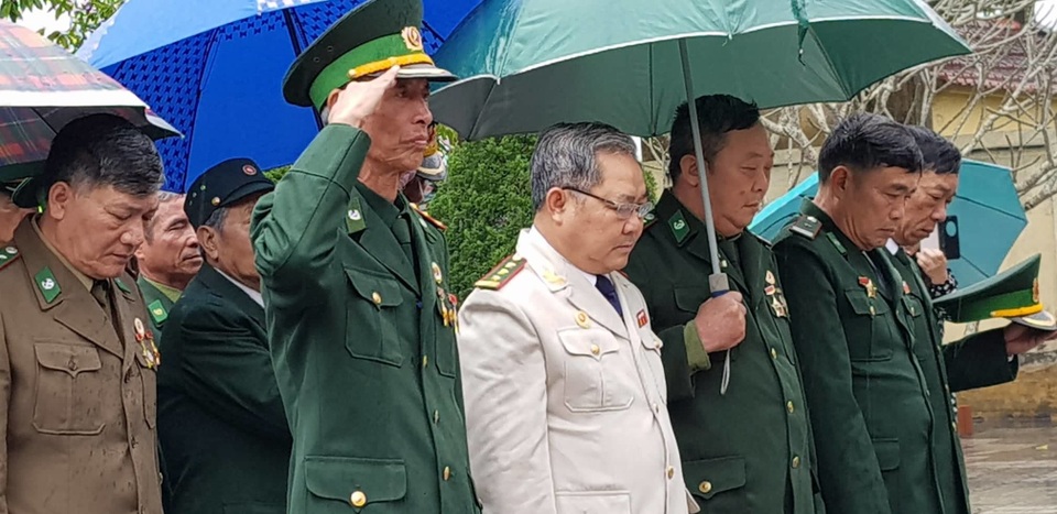 Giọt nước mắt tưởng nhớ đồng đội trên đỉnh Pò Hèn - 9 Giọt nước mắt tưởng nhớ đồng đội trên đỉnh Pò Hèn - 9