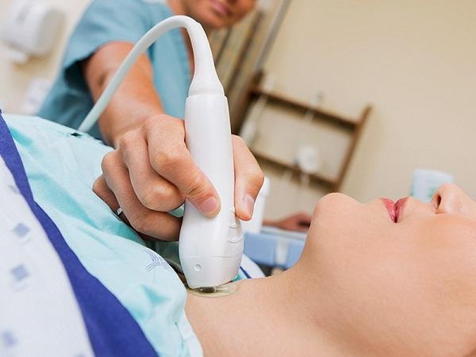 Dấu hiệu bệnh bướu cổ là gì? Cách điều trị ra sao? - 2 Dấu hiệu bệnh bướu cổ là gì? Cách điều trị ra sao? - 2