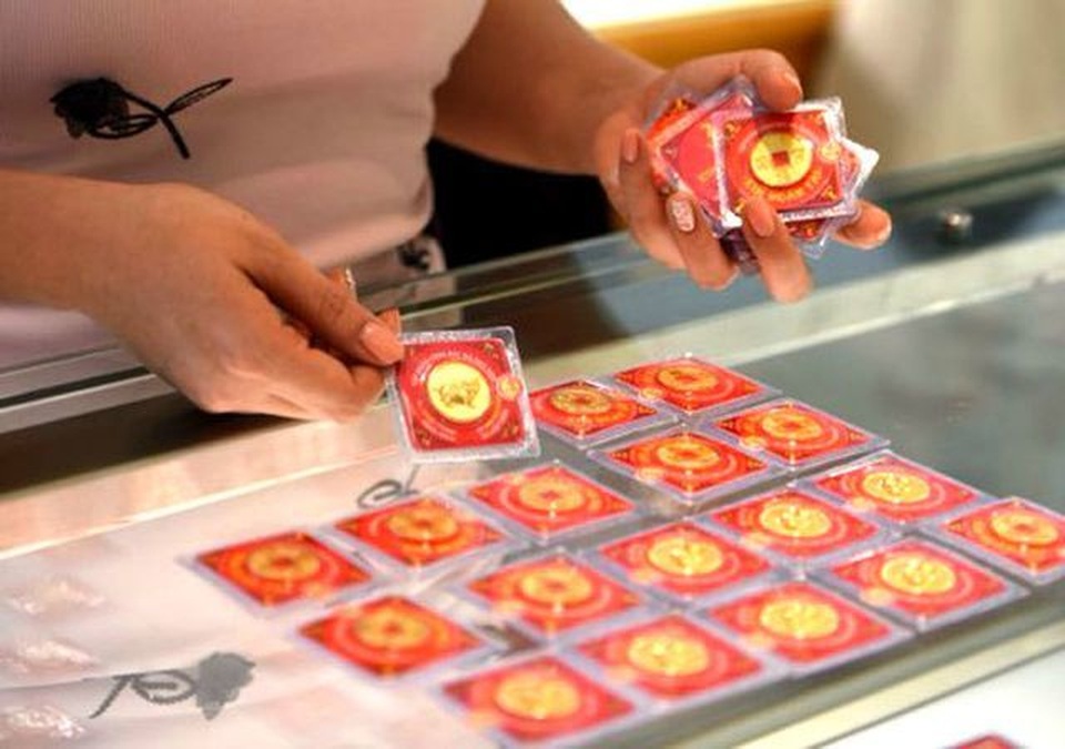 Đại gia chi 20 triệu mua bó hoa; anh thợ điều hòa tặng vợ 60 nhẫn vàng - 1 Đại gia chi 20 triệu mua bó hoa; anh thợ điều hòa tặng vợ 60 nhẫn vàng - 1