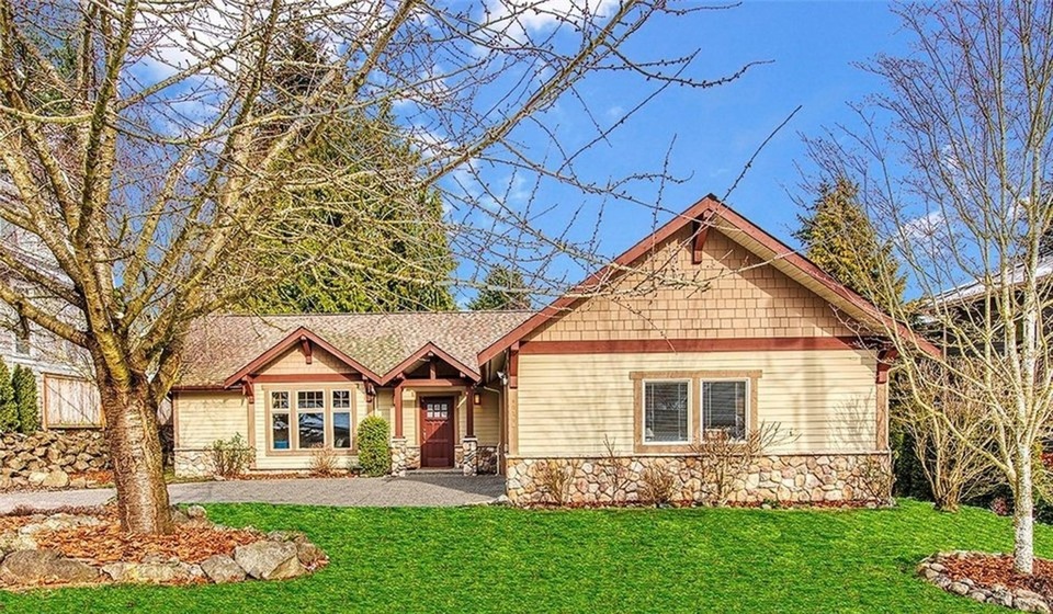 Ngôi nhà có một tầng có ba phòng ngủ. Ngôi nhà có một tầng có ba phòng ngủ.