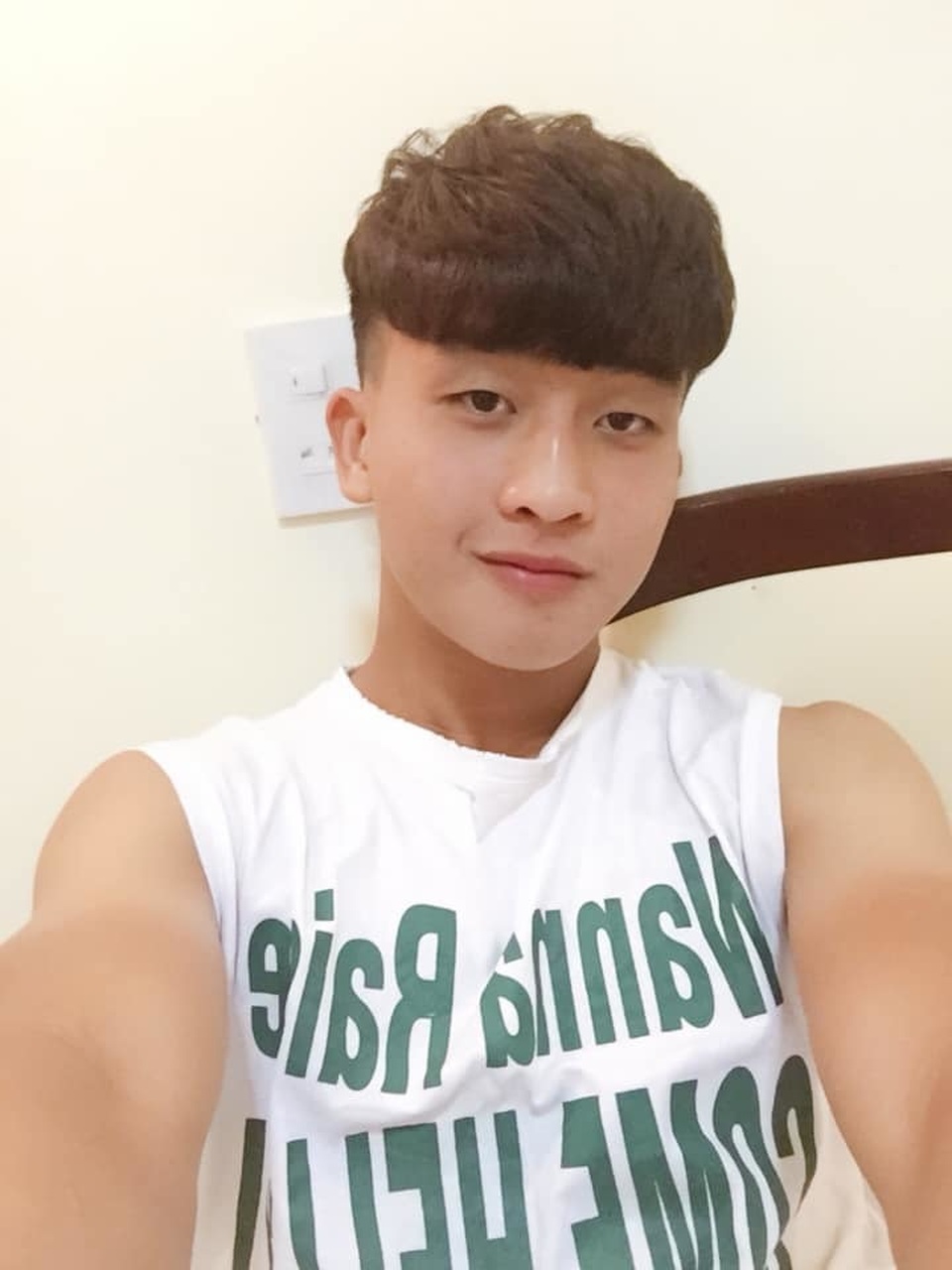 Fans nữ bóng đá Việt Nam lần đầu ưu ái cầu thủ có khuôn mặt búng ra sữa - 5