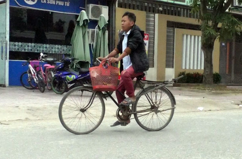 Cảm phục nghị lực của chàng trai 10 năm ròng đánh giày lấy tiền chạy thận - 4 Cảm phục nghị lực của chàng trai 10 năm ròng đánh giày lấy tiền chạy thận - 4
