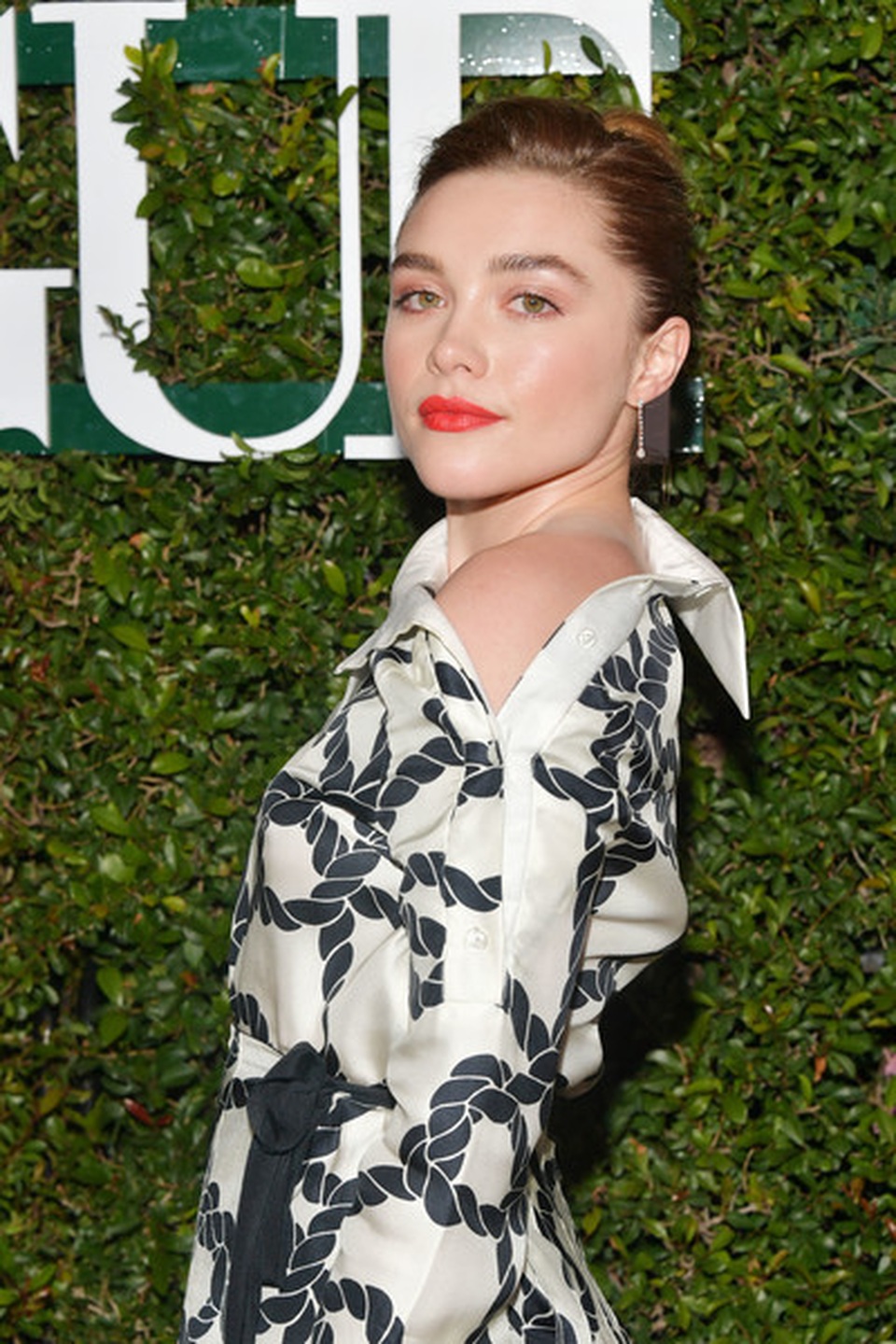 Cận cảnh làn da láng mịn của Florence Pugh - 5 Cận cảnh làn da láng mịn của Florence Pugh - 5