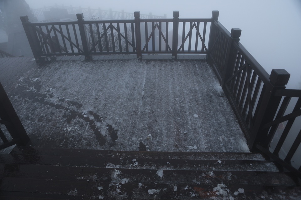 Băng giá phủ trắng đỉnh Fansipan - 4