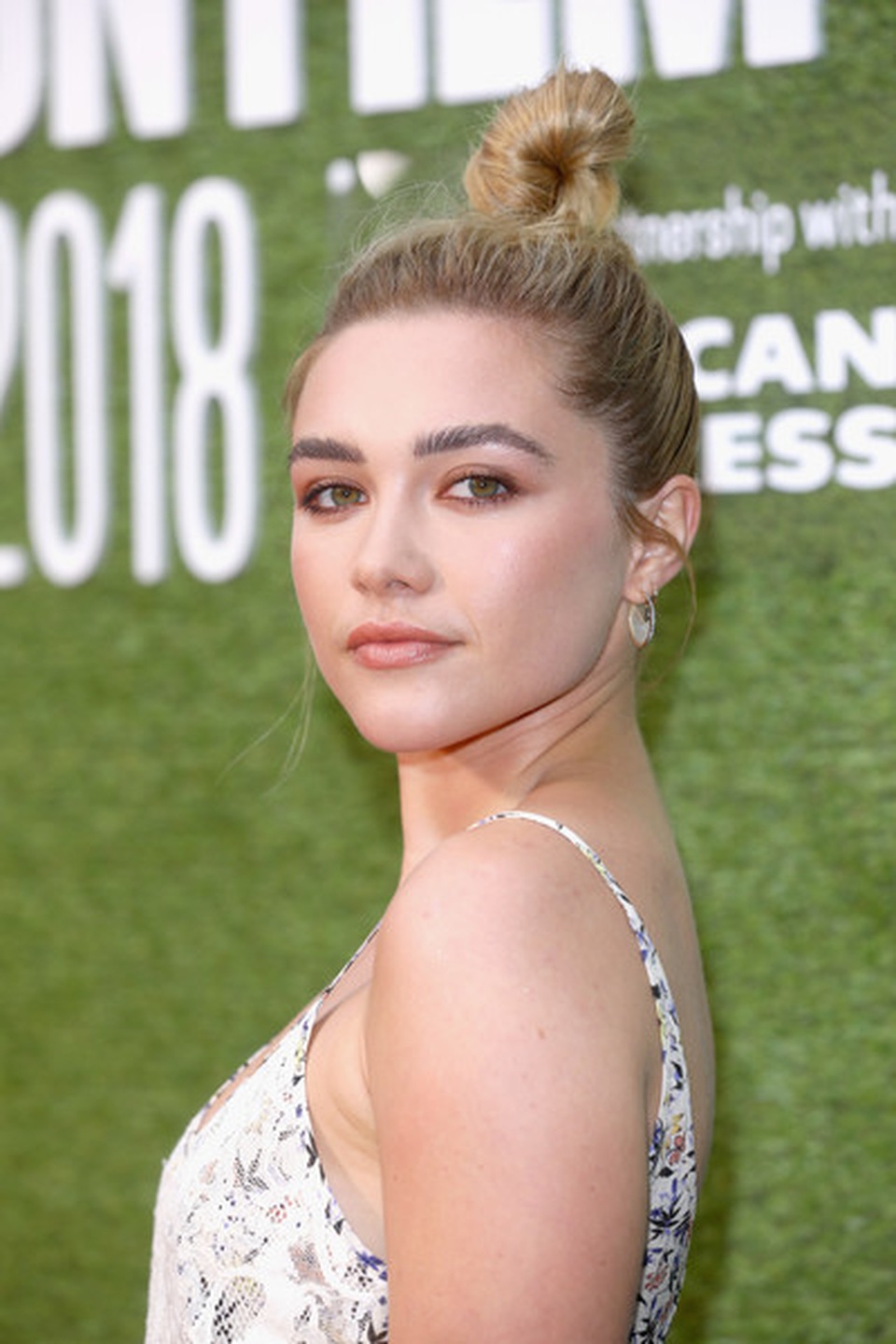 Cận cảnh làn da láng mịn của Florence Pugh - 1 Cận cảnh làn da láng mịn của Florence Pugh - 1