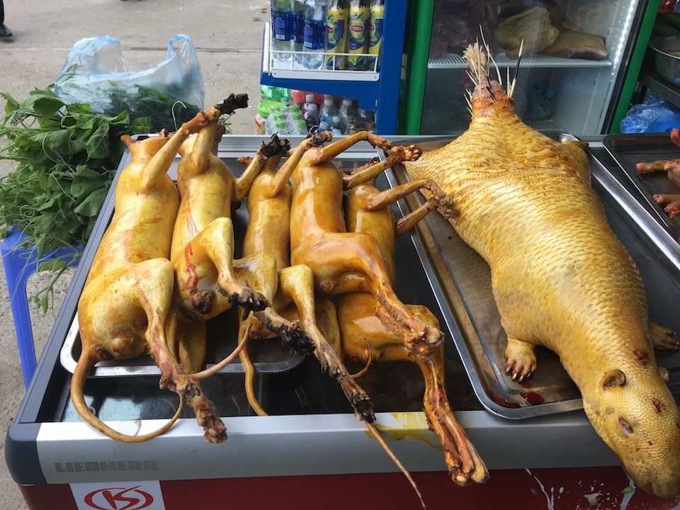 Phù phép thịt mèo thành cầy hương để lừa bán ở lễ hội Chùa Hương - 4 Phù phép thịt mèo thành cầy hương để lừa bán ở lễ hội Chùa Hương - 4