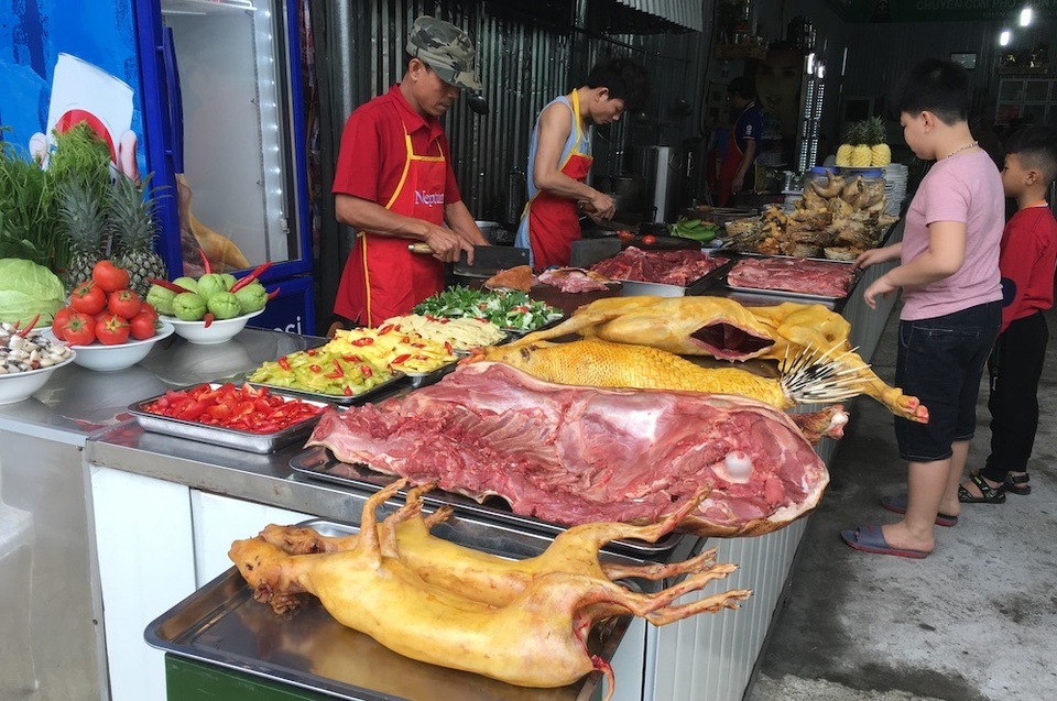 Phù phép thịt mèo thành cầy hương để lừa bán ở lễ hội Chùa Hương - 3 Phù phép thịt mèo thành cầy hương để lừa bán ở lễ hội Chùa Hương - 3