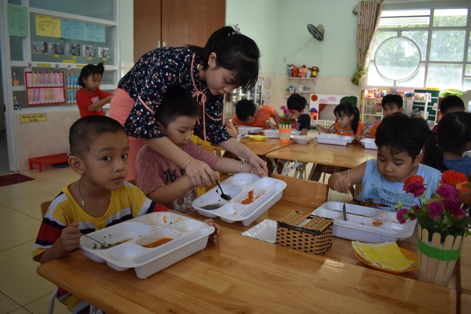 “Nhắm mắt” tuyển cô giáo mầm non - 1 “Nhắm mắt” tuyển cô giáo mầm non - 1
